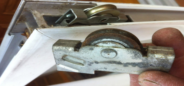 screen door roller repair in El Rio